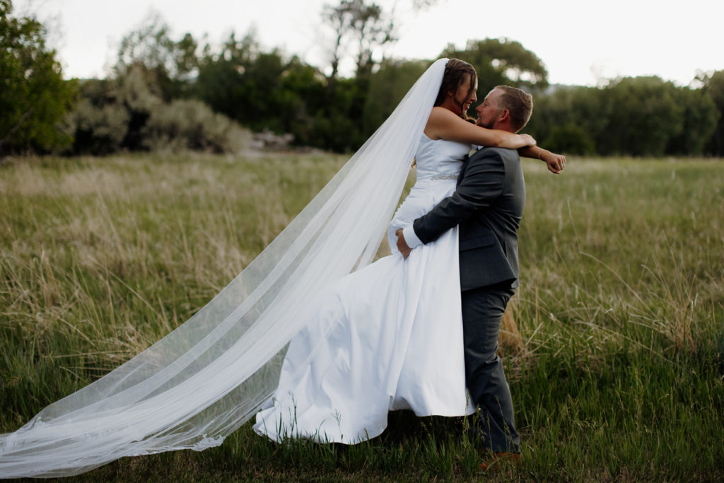 Colorado wedding, riverside winery, foothills, loveland wedding photographer, sweetheart winery